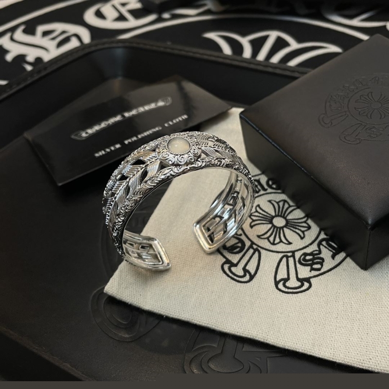 Ch**me He**ts bracelets
